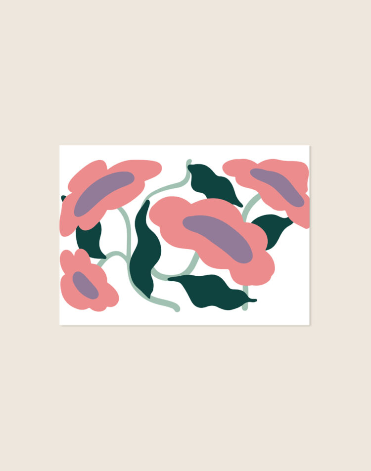 Liggende botanische poster met een abstracte illustratie van kronkelende lichtgroene stelen met koraalroze bloemen, lila harten en diepgroene bladeren op een witte achtergrond.