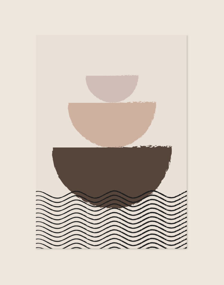 Minimalistische abstracte poster met drie gestapelde halve cirkels in roze, beige en bruine aardetinten op een patroon van zwarte golvende inktlijnen en een crèmekleurige achtergrond.