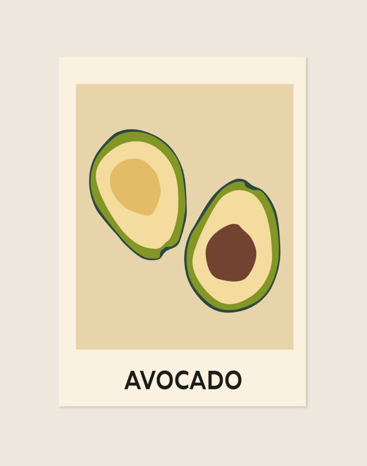 Stijlvolle artistieke poster met een afbeelding van een avocado, sfeervol opgehangen aan de muur in een lichte keuken.