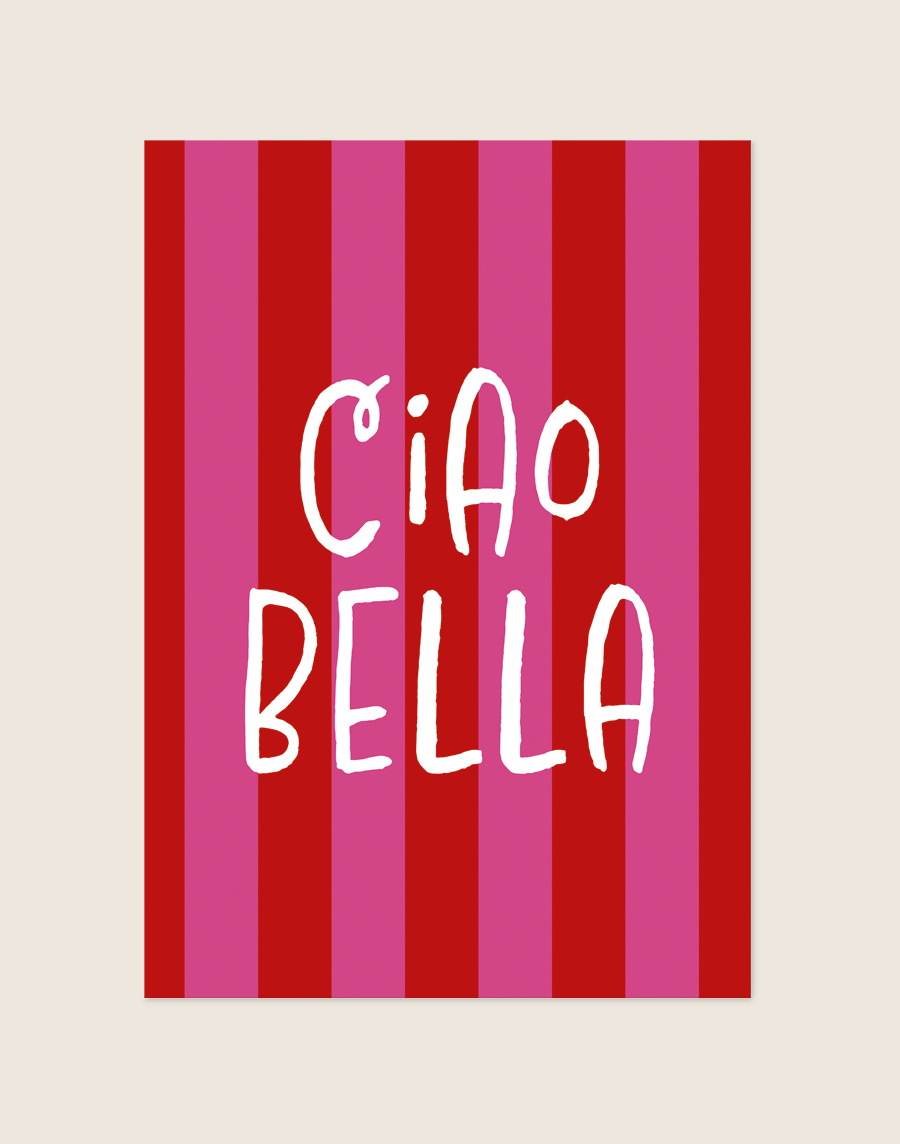 Opvallende poster met verticale rode en fuchsia roze strepen en de witte handgeschreven tekst 'CIAO BELLA' in het midden.