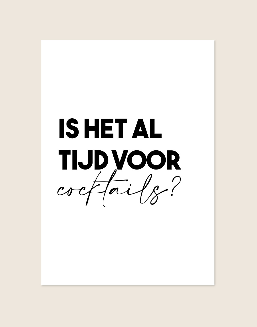 Een minimalistische witte poster met zwarte tekst. De eerste twee regels lezen "IS HET AL TIJD VOOR" in een strak, vetgedrukt lettertype. De derde regel is het woord "cocktails?" geschreven in een sierlijk, dun en cursief lettertype.