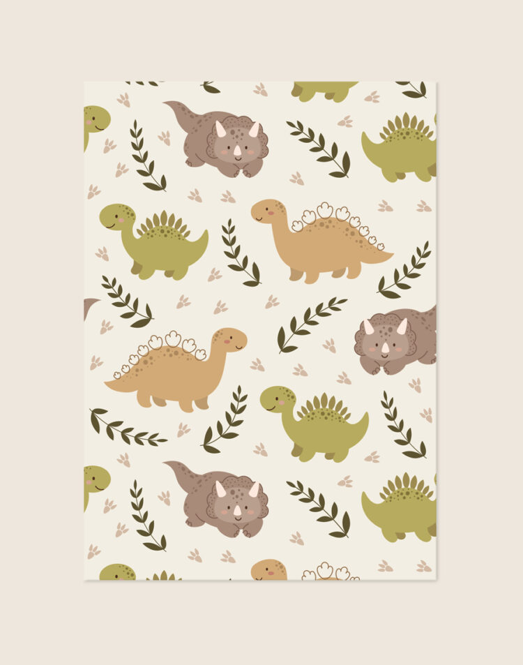 Schattige kinderkamer Poster Dino met een patroon van vriendelijke dinosauriërs, takjes en pootafdrukken in aardetinten op een crème achtergrond, sfeervol opgehangen in een ruimte.