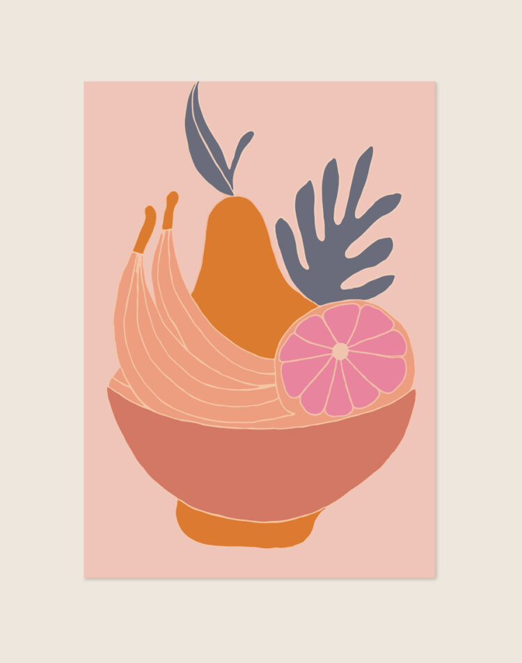 Sfeervolle botanische poster van vers fruit in natuurlijke en rijke kleuren, stijlvol opgehangen aan een neutrale muur in een moderne keuken.