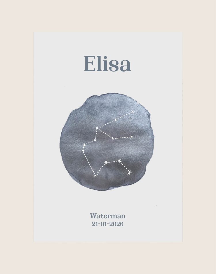 Een gepersonaliseerde poster met een lichtgrijze achtergrond en een ronde zilveren aquarel vlek in het midden. In de cirkel staat het sterrenbeeld Waterman met witte lijnen geïllustreerd. Bovenaan staat de naam 'Elisa' en onderaan 'Waterman 21-01-2026'.
