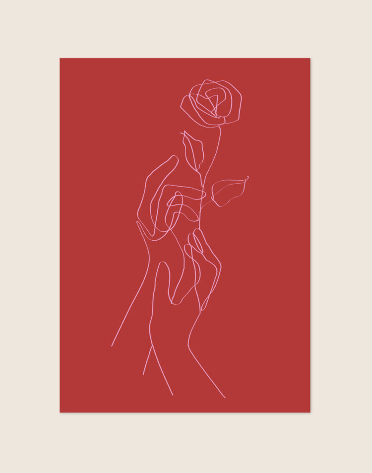 Romantische warmrode poster met een lichtroze line art tekening van twee handen die een roos vasthouden.