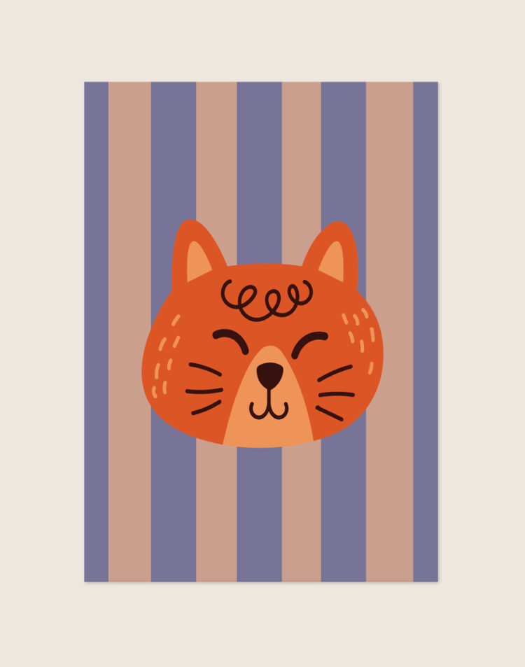 Een vrolijke, grafische kinderposter met een achtergrond van brede verticale strepen in oudroze en gedempt paarsblauw. In het midden staat een schattige illustratie van de kop van een lachende oranje kat met gesloten oogjes, snorharen en een speels krulletje op het voorhoofd.