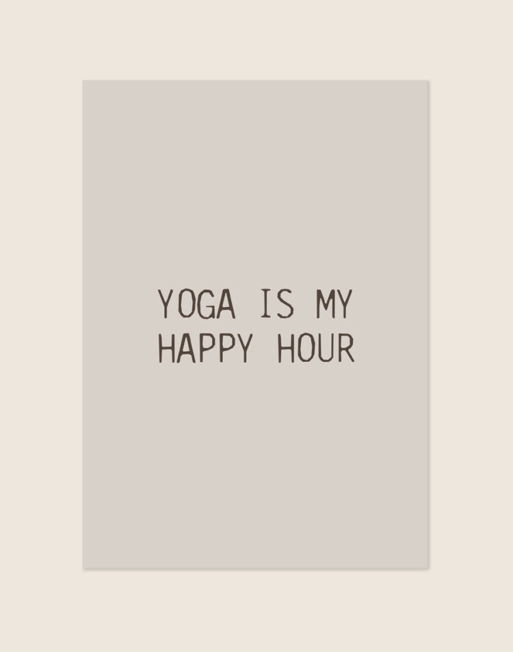 Een minimalistische, effen beige poster met daarop de tekst "YOGA IS MY HAPPY HOUR" in een dun, donkerbruin lettertype.