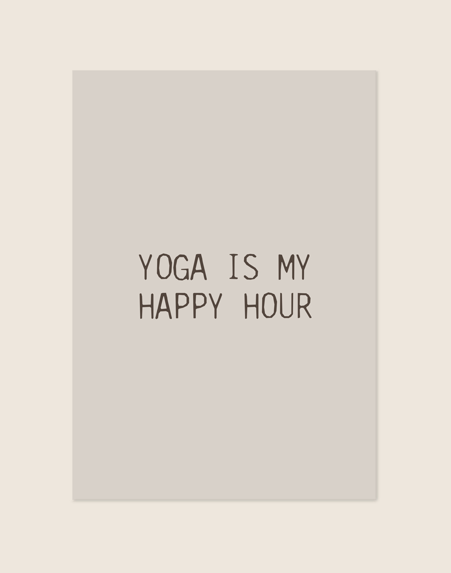 Een minimalistische, effen beige poster met daarop de tekst "YOGA IS MY HAPPY HOUR" in een dun, donkerbruin lettertype.