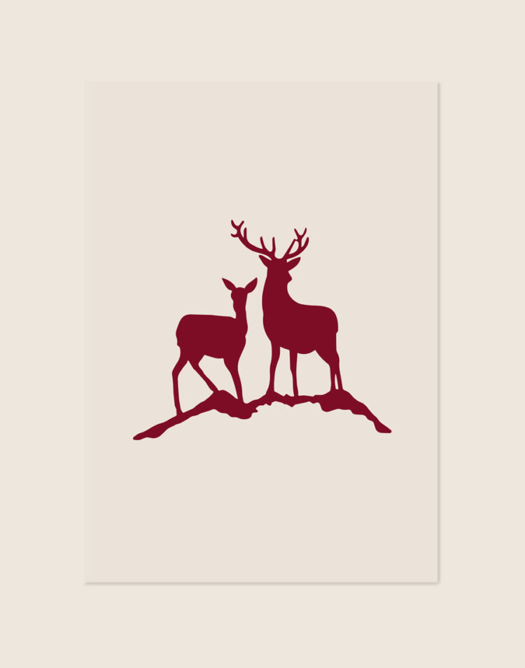 Minimalistische poster met rode silhouetten van twee herten op een heuvel tegen een lichte achtergrond, sfeervol opgehangen in een modern interieur.