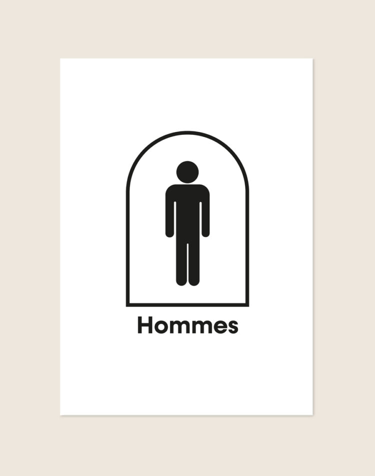 Minimalistische zwart-witte poster met een zwart herenpictogram in een boog en het Franse woord Hommes, sfeervol opgehangen aan een neutrale muur in een moderne toiletruimte.