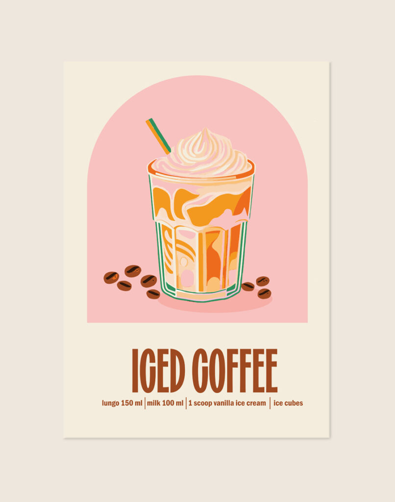 Stijlvolle typografische poster geïnspireerd op iced coffee, sfeervol opgehangen aan de muur boven een koffiebar in een lichte keuken.