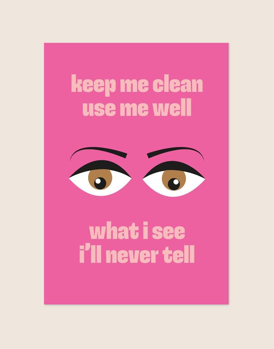 Knalroze poster met grote alwetende ogen en de pastelroze retro tekst keep me clean use me well what i see i'll never tell, sfeervol opgehangen aan een neutrale muur in een moderne toiletruimte.