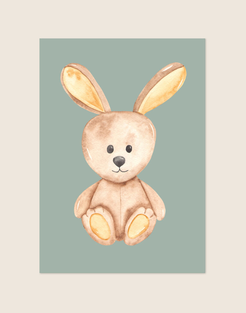 Lieve kinderkamer Poster Konijntje met een geïllustreerd aquarel knuffelkonijn op een saliegroene achtergrond, sfeervol opgehangen in een ruimte.