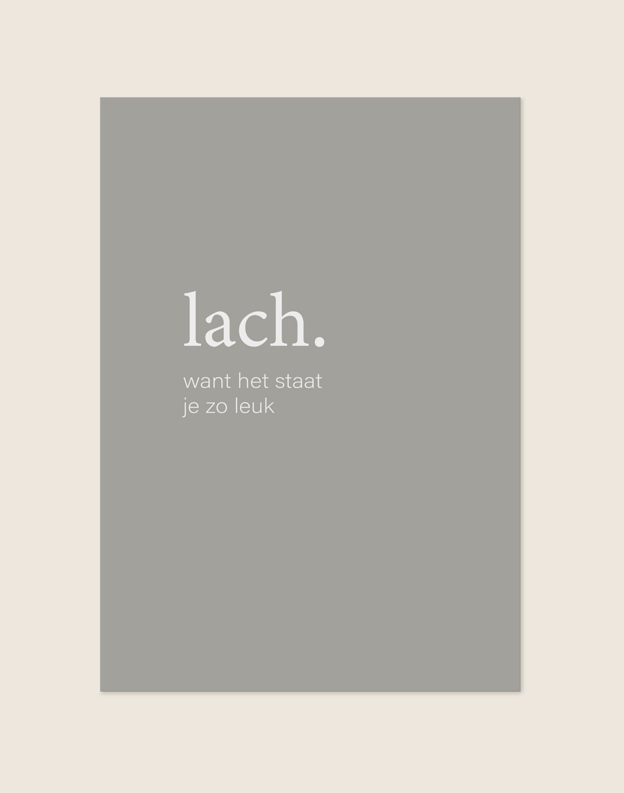 Minimalistische grijze Poster Lach met witte letters en de Nederlandse tekst lach. want het staat je zo leuk, sfeervol opgehangen in een ruimte.