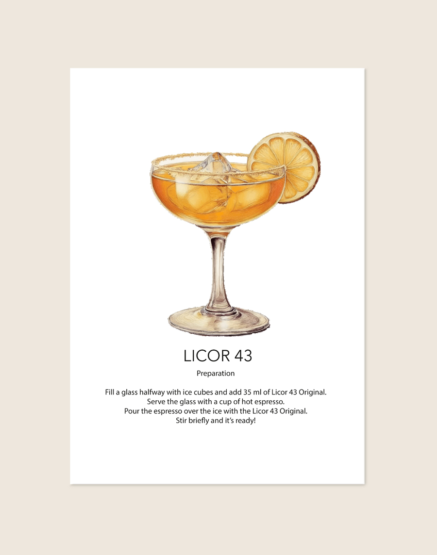 Stijlvolle poster geïnspireerd op Licor 43 in warme goudgele tinten, sfeervol opgehangen boven een barcart in een lichte, moderne keuken.