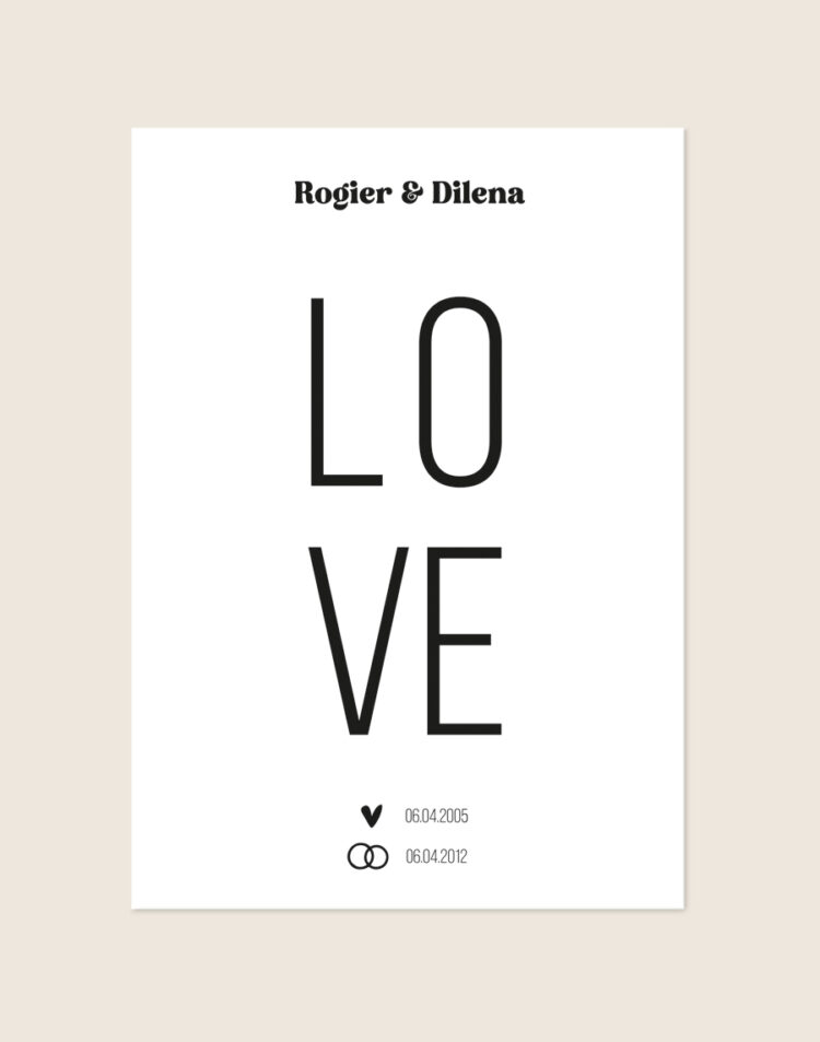 Een strakke, minimalistische poster met een helderwitte achtergrond. Bovenaan staan de namen "Rogier & Dilena" in een vetgedrukt zwart lettertype. In het midden staat het woord "LOVE", verdeeld over twee regels in een groot, slank lettertype. Onderaan staan twee datums: één met een zwart hartje (06.04.2005) en één met een icoon van trouwringen (06.04.2012).