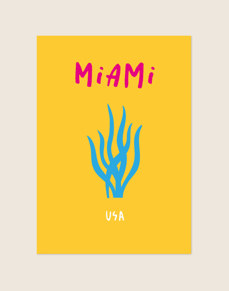 Grafische poster met een abstracte blauwe waterplant op een heldergele achtergrond, voorzien van de handgeschreven tekst Miami in het felroze en USA in het wit.