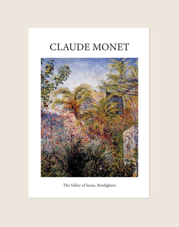 Klassieke poster van het schilderij The Valley of Sasso van Claude Monet met een zonovergoten mediterraan landschap, sfeervol opgehangen in een woonkamer.