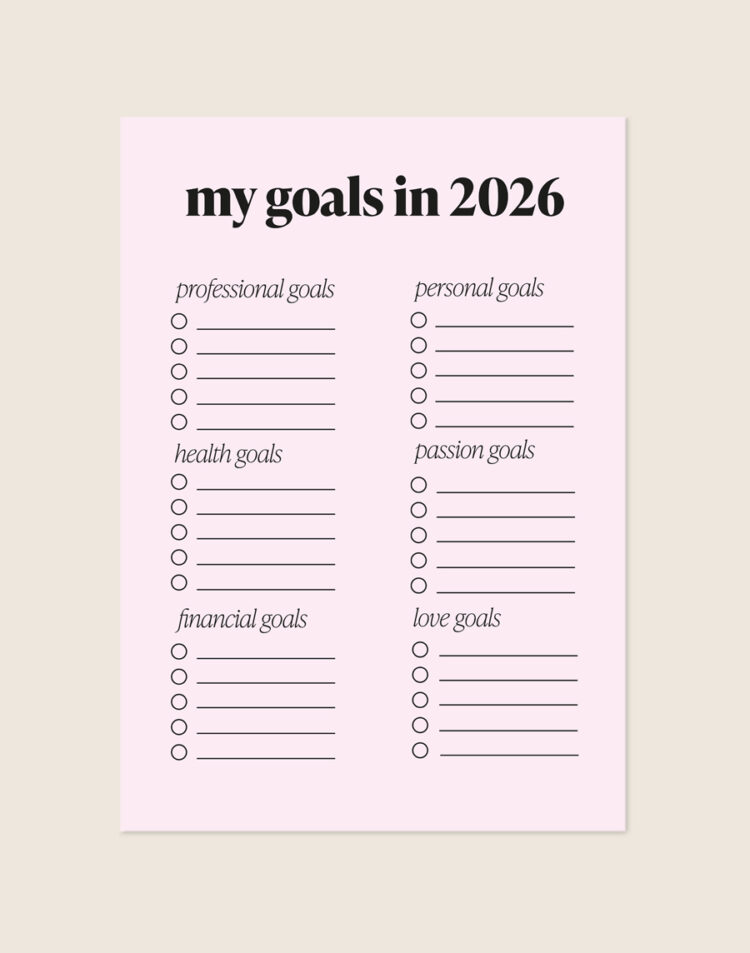 Sfeervolle lichtroze Poster My Goals in 2026 met zwarte letters en zes overzichtelijke invullijstjes met ronde afvinkvakjes voor doelen, sfeervol opgehangen in een ruimte.
