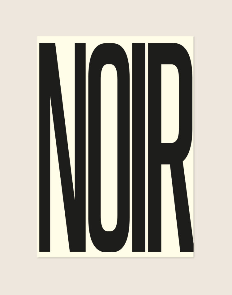 Een typografische poster met een gebroken witte achtergrond en het woord 'NOIR' in grote, smalle zwarte letters die verticaal het beeld vullen.