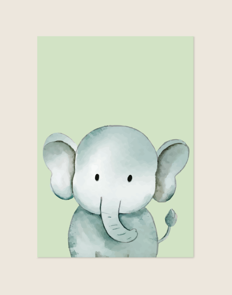 Een rechthoekige poster, gecentreerd op een effen lichtbeige achtergrond. De poster zelf heeft een zachte, lichtgroene achtergrond. In de onderste helft van de poster staat een schattige aquarelillustratie van een baby olifantje. De olifant is geschilderd in zachte, gemêleerde grijs- en blauwtinten en kijkt recht vooruit. Het diertje heeft grote oren, twee kleine zwarte kraaloogjes, een gekruld slurfje en een klein staartje met een kwastje eraan. De stijl is lieflijk en zacht, perfect als muurdecoratie voor een baby- of kinderkamer.