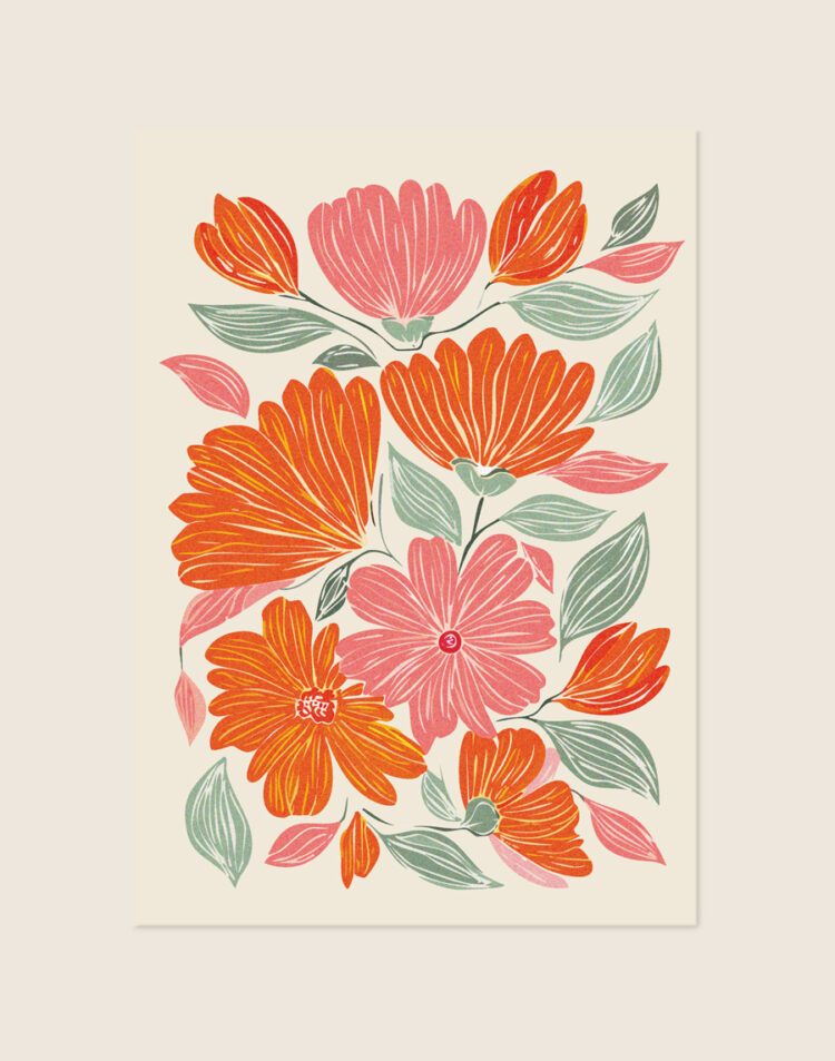 Botanische poster met een gedetailleerde illustratie van oranje en roze bloemen omringd door saliegroene blaadjes op een lichte zandkleurige achtergrond.