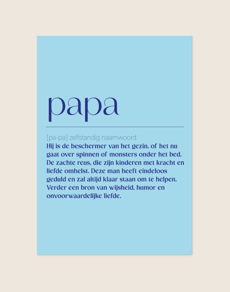 Lichtblauwe poster met het woord 'papa' in donkerblauwe letters en een liefdevolle definitie over vaders, sfeervol opgehangen in een woonkamer.