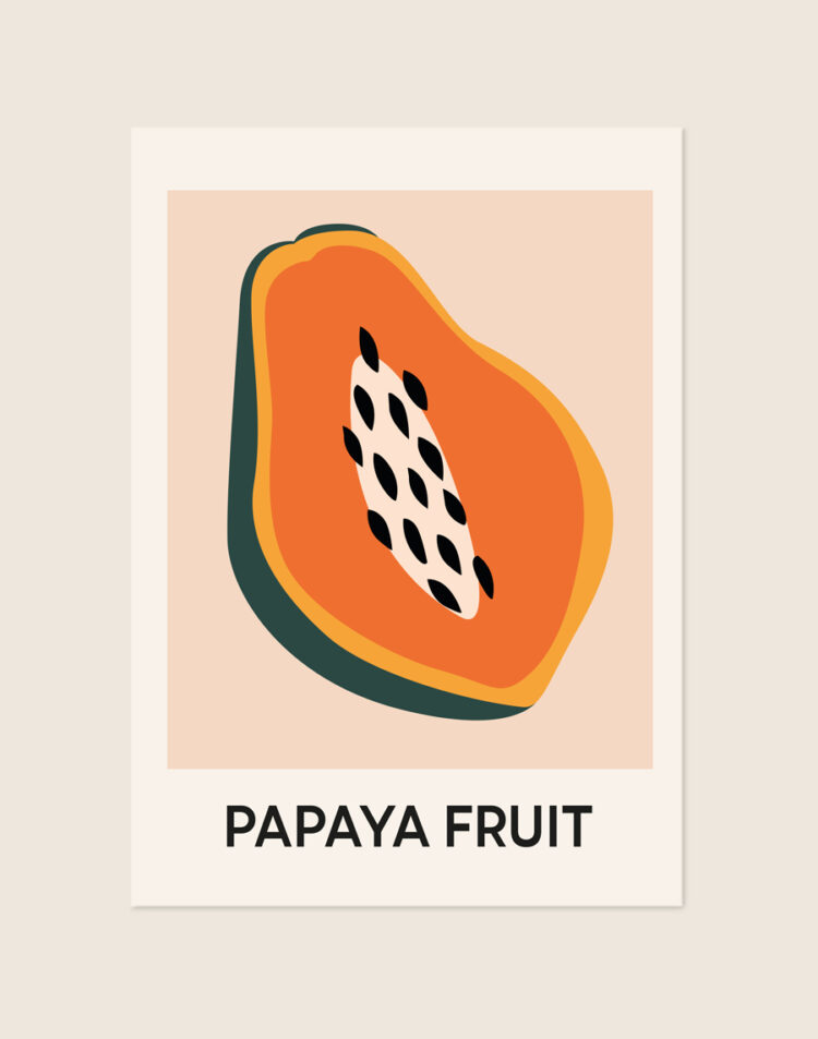 Stijlvolle artistieke poster met een afbeelding van een papaja (Papaya fruit), sfeervol opgehangen aan een neutrale muur in een lichte keuken.