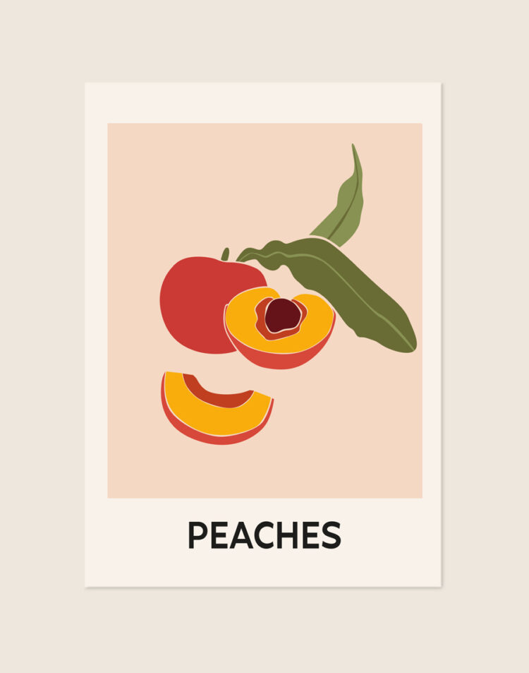 Stijlvolle artistieke poster met een afbeelding van rijpe perziken (Peaches), sfeervol opgehangen aan een neutrale muur in een lichte keuken.