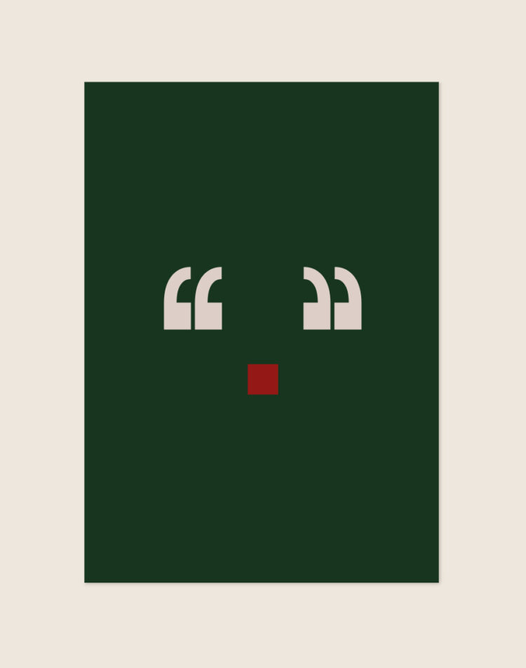 Een minimalistische poster met een effen donkergroene achtergrond. In het midden zijn twee grote, lichtbeige aanhalingstekens naast elkaar geplaatst, met daaronder een klein rood vierkantje, wat samen de suggestie wekt van het gezicht van een rendier met een rode neus.