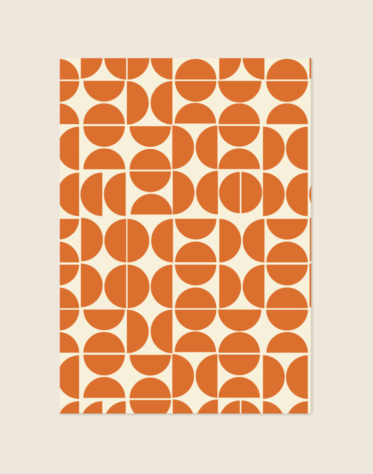 Grafische retro poster met een herhalend patroon van gesplitste cirkels en halve bogen in warm terracotta op een gebroken witte achtergrond.