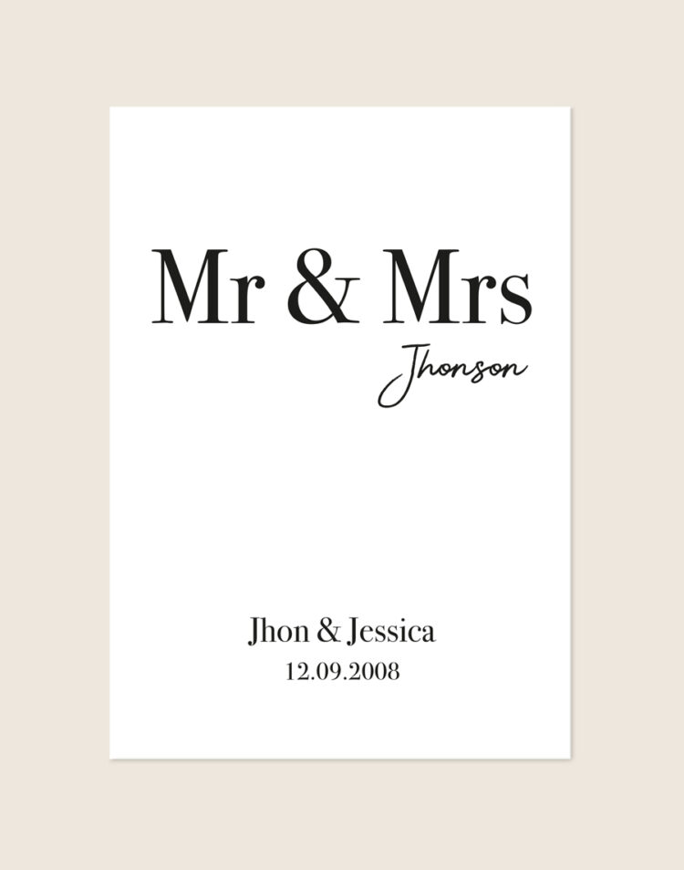 Een minimalistische zwart-wit poster. In het midden staat 'Mr & Mrs' in een klassiek serif lettertype met daaronder de achternaam 'Jhonson' in een handgeschreven lettertype. Onderaan de poster staan de namen 'Jhon & Jessica' en de datum '12.09.2008'.