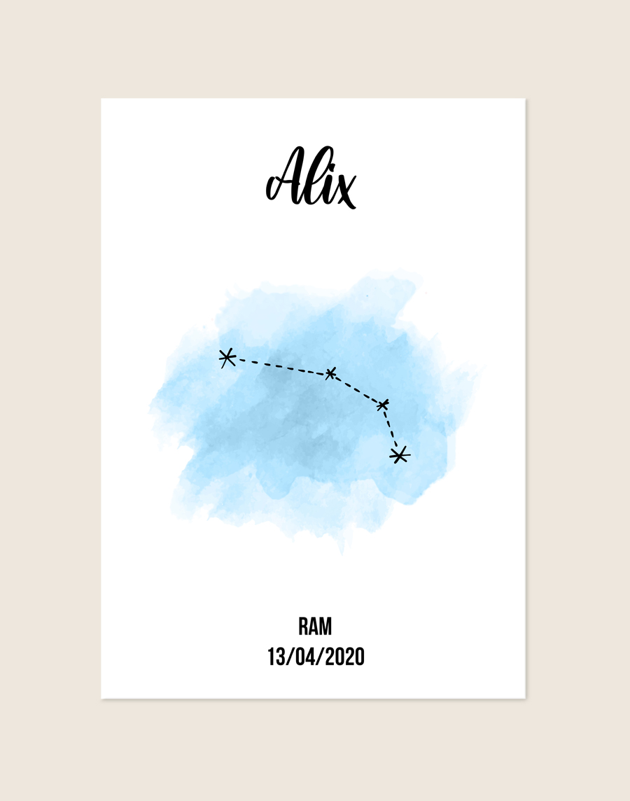 Een gepersonaliseerde poster met een helderwitte achtergrond. Bovenaan staat de naam "Alix" in een sierlijk, zwart handgeschreven lettertype. In het midden prijkt een lichtblauwe watercolor vlek met daaroverheen de zwarte sterrenconstellatie van de Ram. Onderaan staat de tekst "RAM" en de datum "13/04/2020" in een strak, modern zwart lettertype.