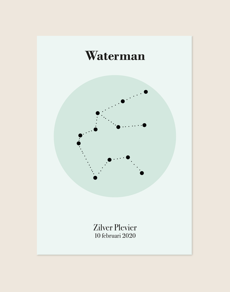Een gepersonaliseerde poster met een hele lichte, zachtgroene achtergrond. In het midden staat een zachte pastelgroene cirkel met daarin een minimalistische zwarte sterrenconstellatie van Waterman. Bovenaan staat het woord "Waterman" in een strak, zwart serif lettertype. Onderaan de poster staat de naam "Zilver Plevier" met daaronder de datum "10 februari 2020".