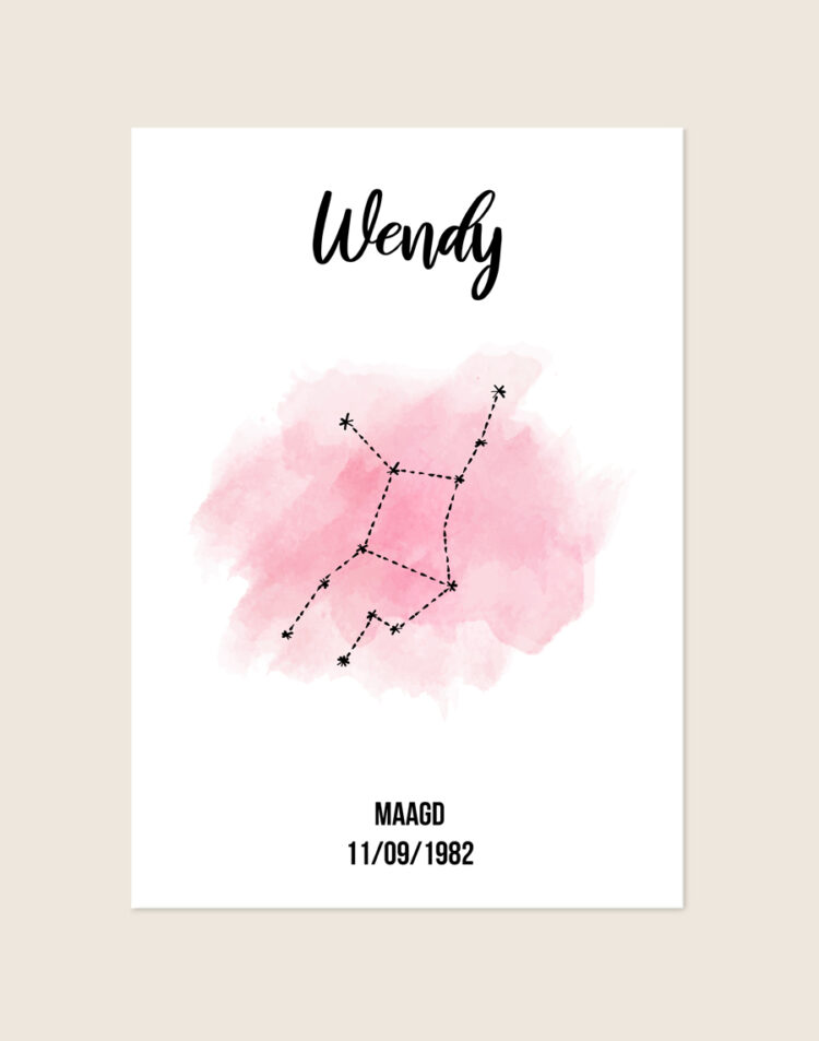 Een gepersonaliseerde poster met een helderwitte achtergrond. Bovenaan staat de naam "Wendy" in een sierlijk, zwart handgeschreven lettertype. In het midden prijkt een zachtroze watercolor vlek met daaroverheen de zwarte sterrenconstellatie van de Maagd. Onderaan staat de tekst "MAAGD" en de datum "11/09/1982" in een strak, modern zwart lettertype.