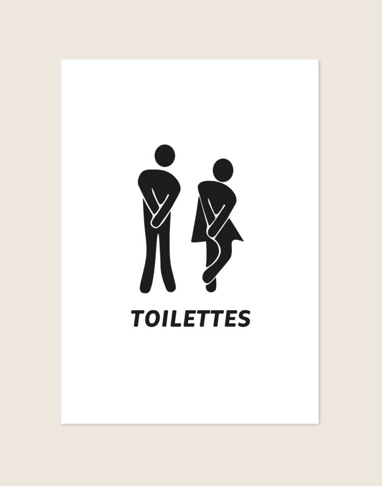 Minimalistische zwart-witte poster met grappige pictogrammen van een man en vrouw met hoge nood en het woord TOILETTES, sfeervol opgehangen aan een neutrale muur in een moderne toiletruimte.