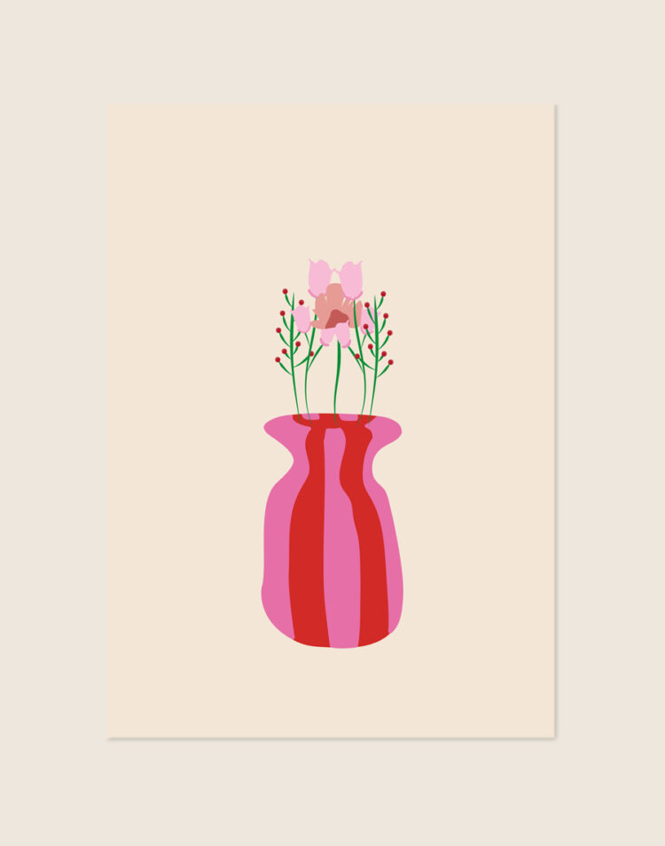 Botanische poster met een grafische illustratie van zachtroze bloemen en groen-rode takjes, geplaatst in een golvende vaas met roze en rode strepen tegen een lichte, warme achtergrond.