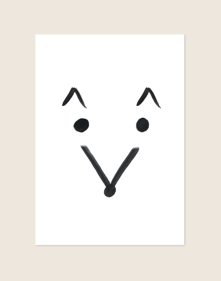 Minimalistische zwart-witte Poster Vos met een handgetekend vosjesgezicht op een helderwitte achtergrond, sfeervol opgehangen in een ruimte.