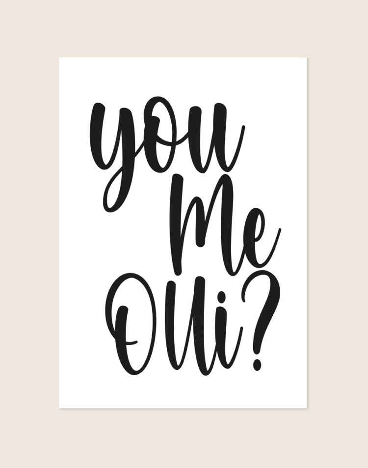 Minimalistische witte poster met de zwarte, handgeschreven Franse tekst 'you me oui?' in het midden.