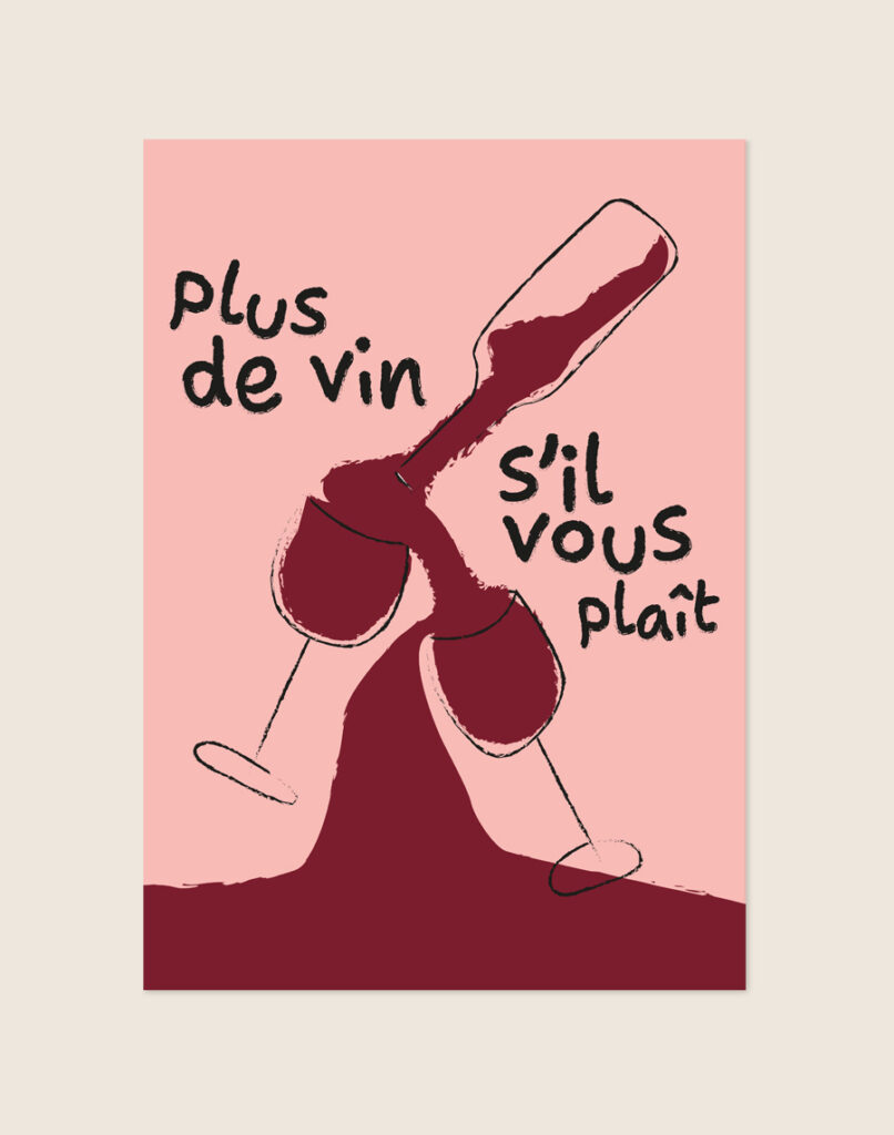 Stijlvolle typografische poster met de tekst Plus de vin, sfeervol opgehangen boven een barcart met wijnglazen in een moderne keuken.