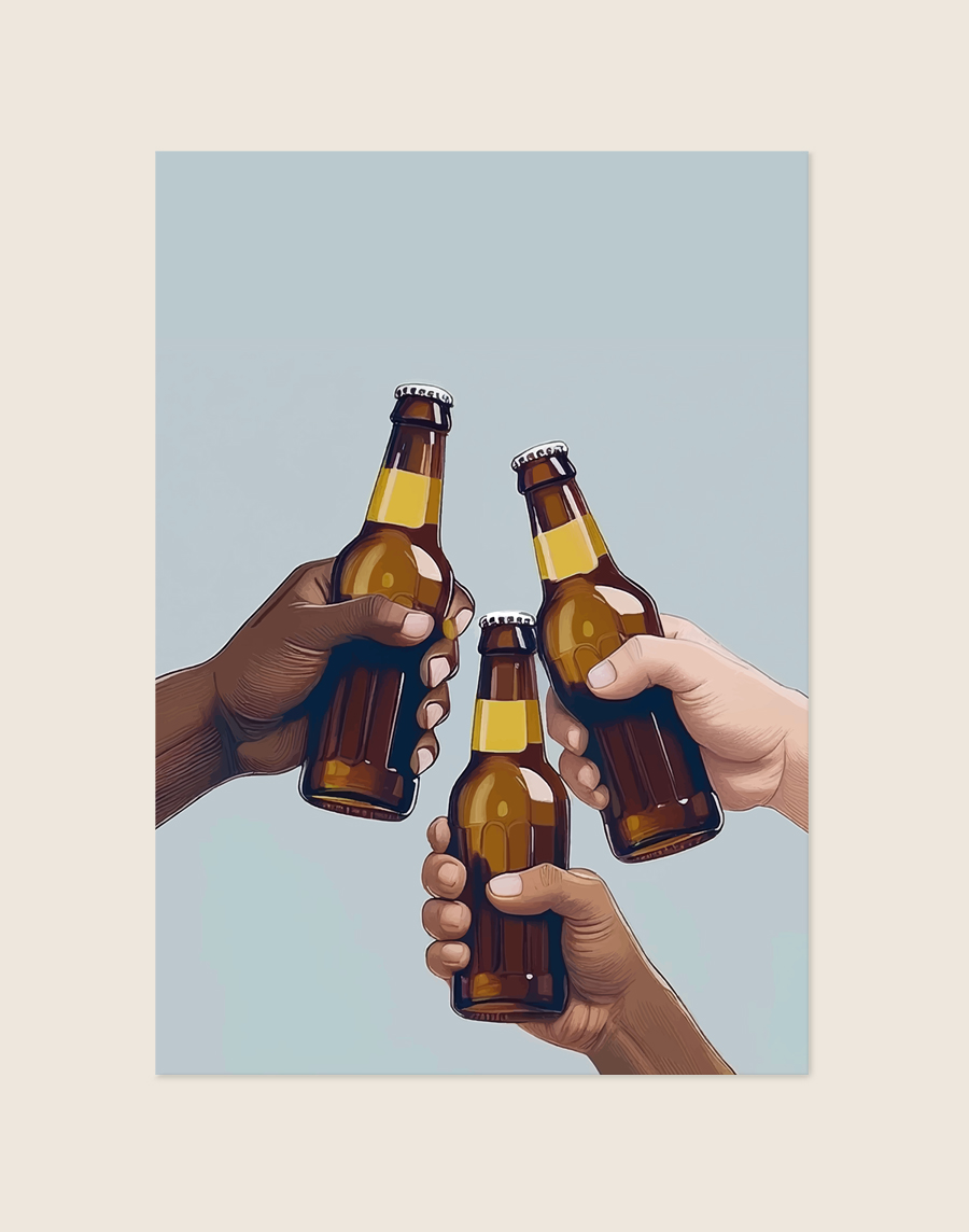 Stijlvolle typografische poster met de tekst Proost, sfeervol opgehangen aan de muur boven een barcart in een moderne woning.
