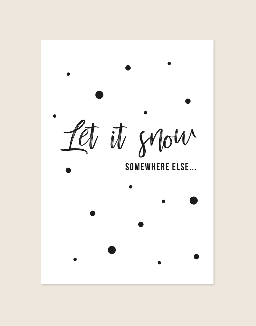 Een minimalistische en grafische poster met de tekst 'Let It Snow Somewhere Else...' en zwarte stippen op een witte achtergrond, stijlvol opgehangen in een modern interieur.
