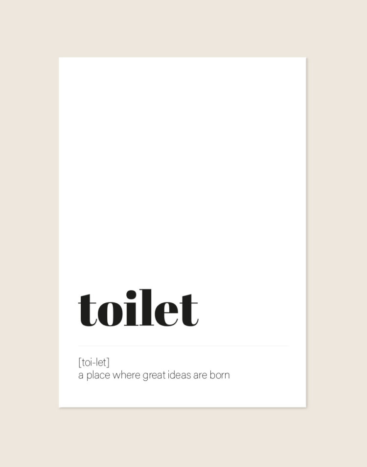 Humoristische WC Poster Toilet met de Engelse woordenboekdefinitie "a place where great ideas are born" op een helderwitte achtergrond, sfeervol opgehangen in een ruimte.